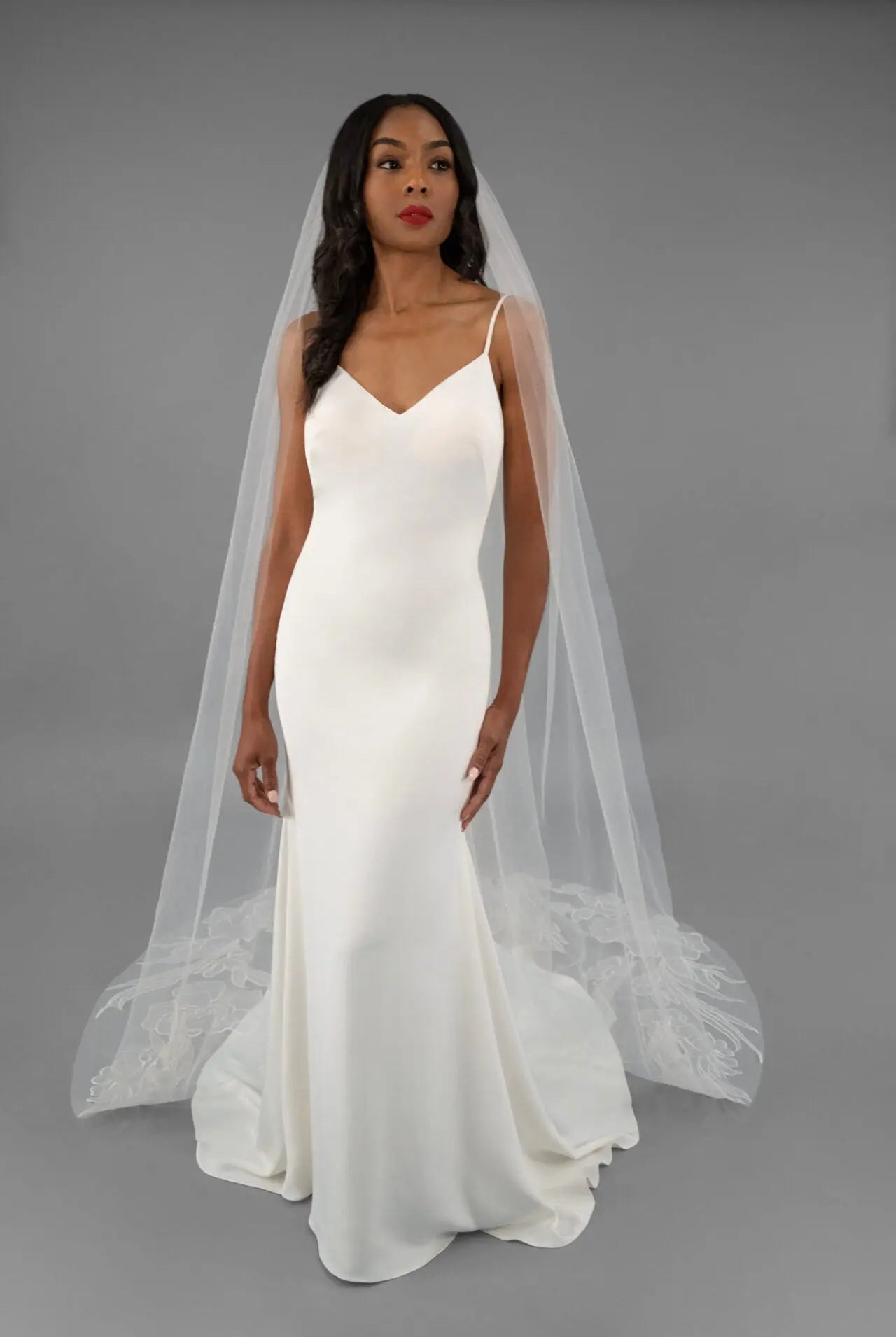 Embroidered Tulle Veil | AVL0165 bridal-brilliance