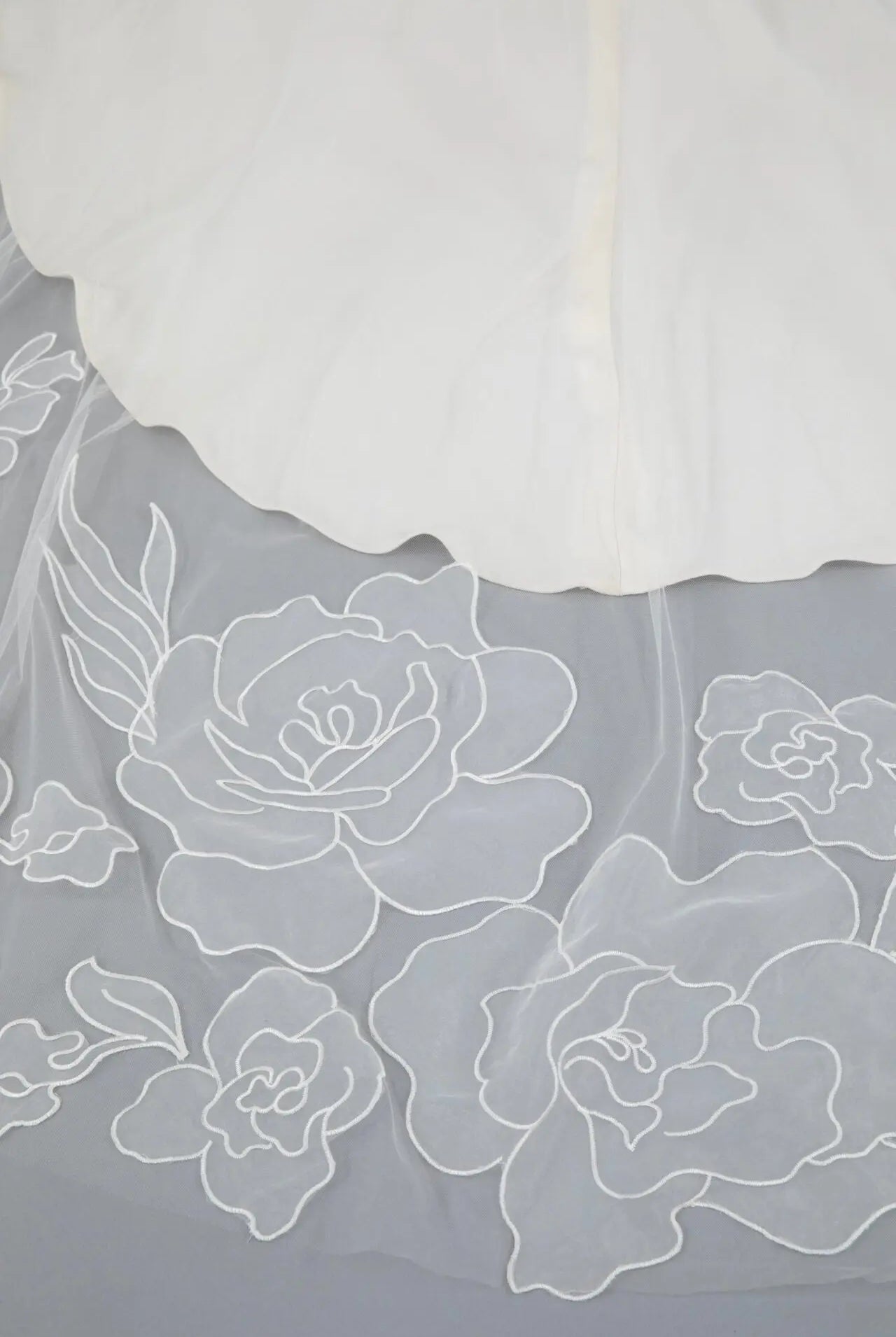 Embroidered Tulle Veil | AVL0165 bridal-brilliance