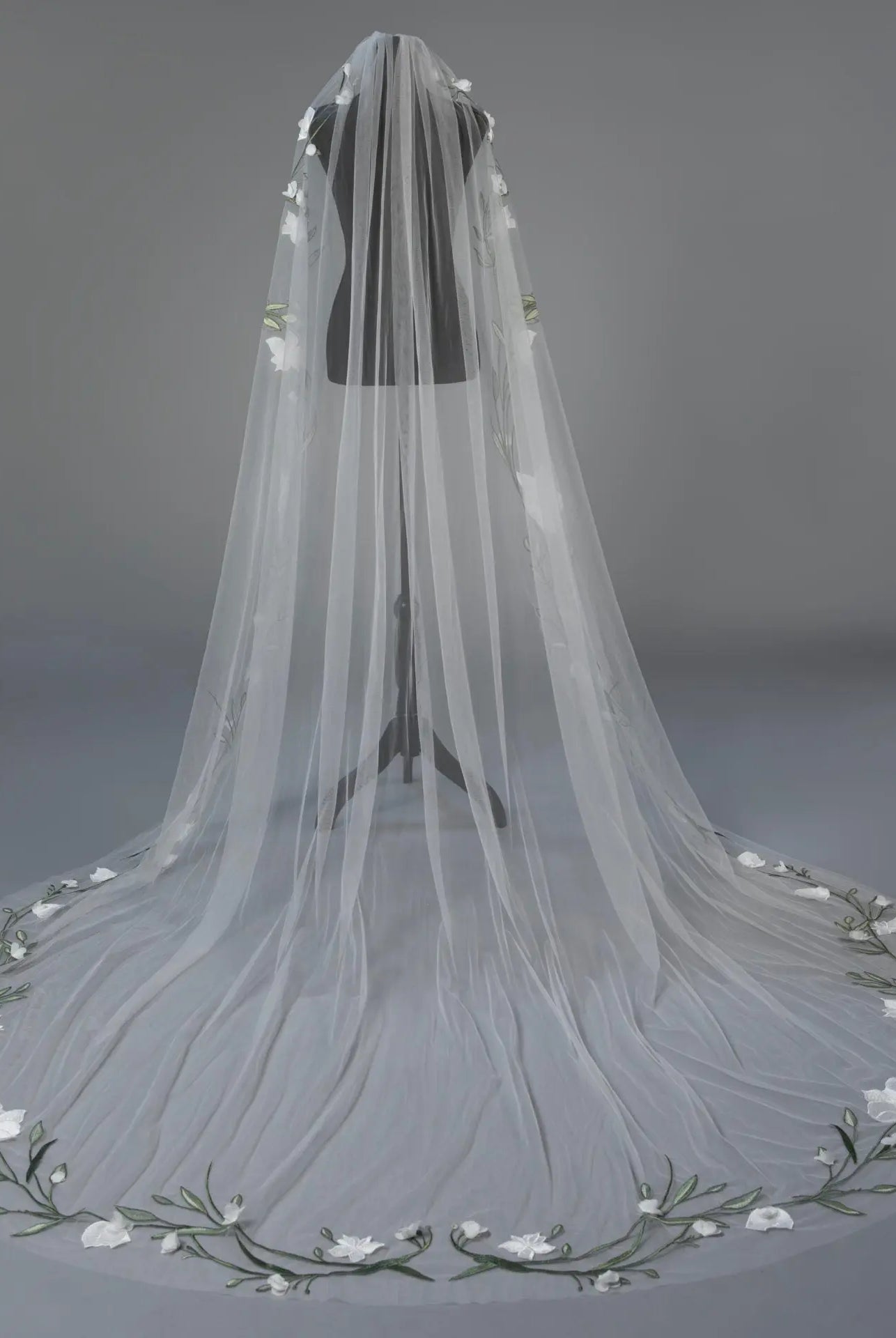 Embroidered Flower Veil | AVL0189 bridal-brilliance