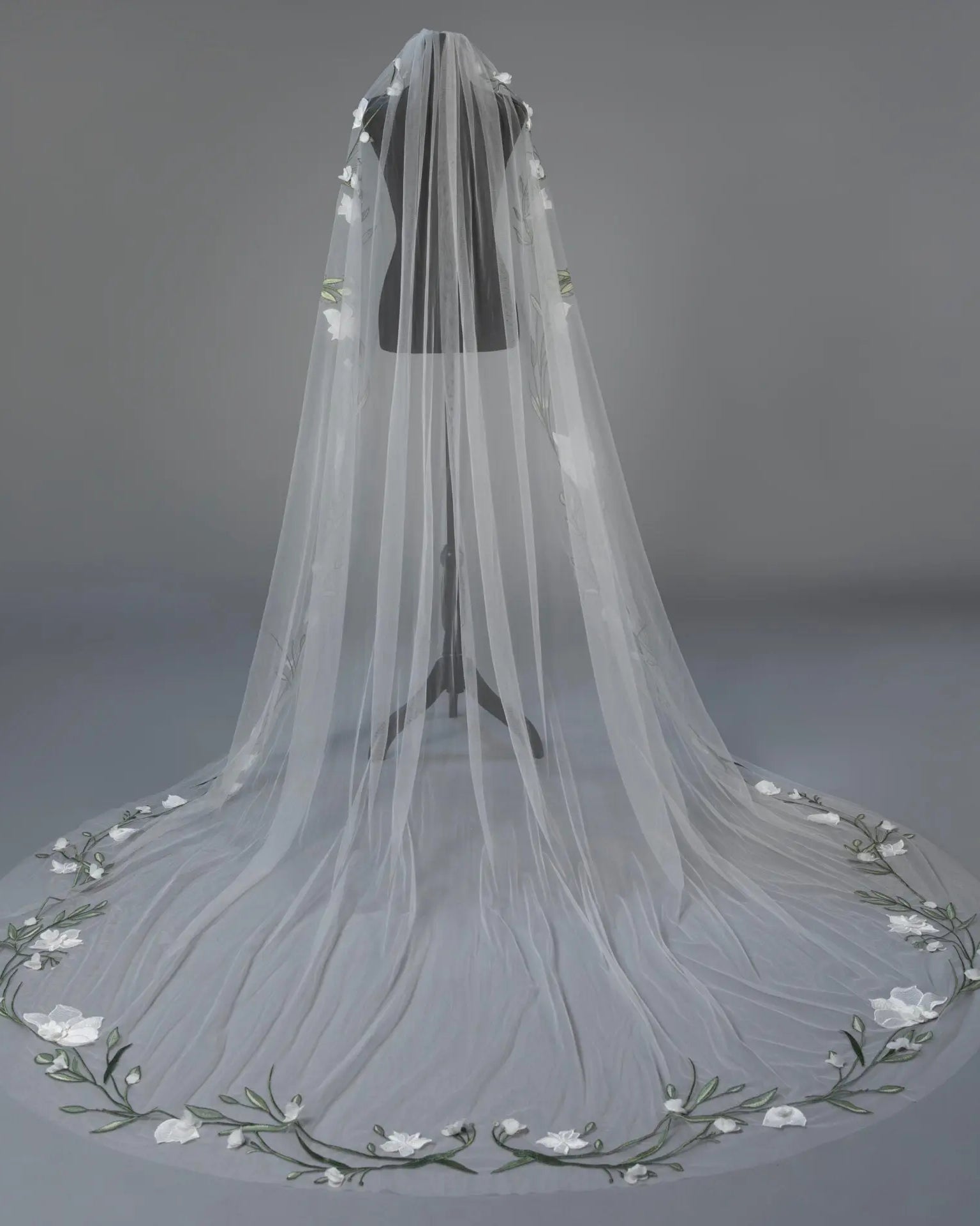 Embroidered Flower Veil | AVL0189 bridal-brilliance