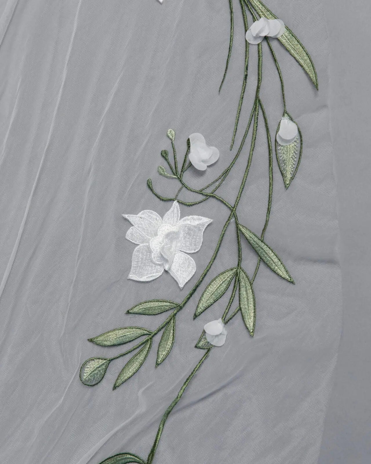 Embroidered Flower Veil | AVL0189 bridal-brilliance