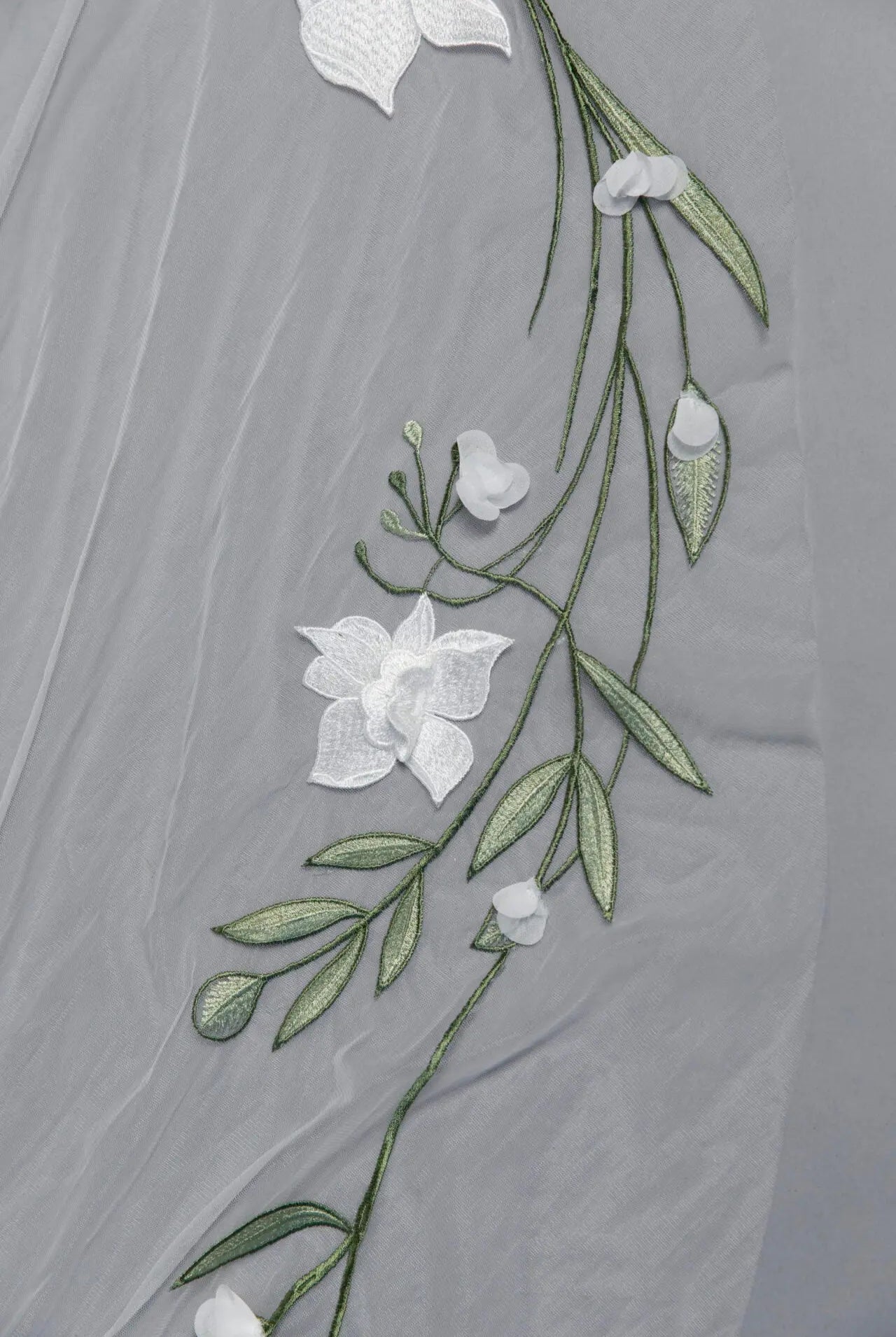 Embroidered Flower Veil | AVL0189 bridal-brilliance