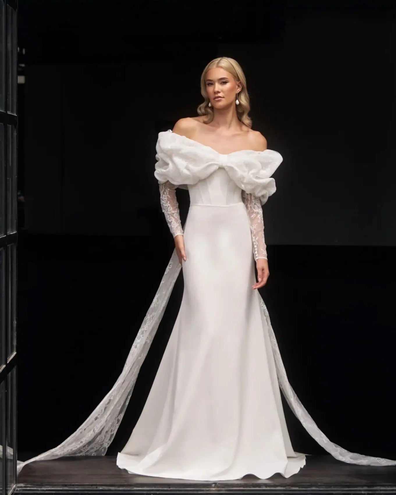 AMELIA CAPE | Jessica Couture