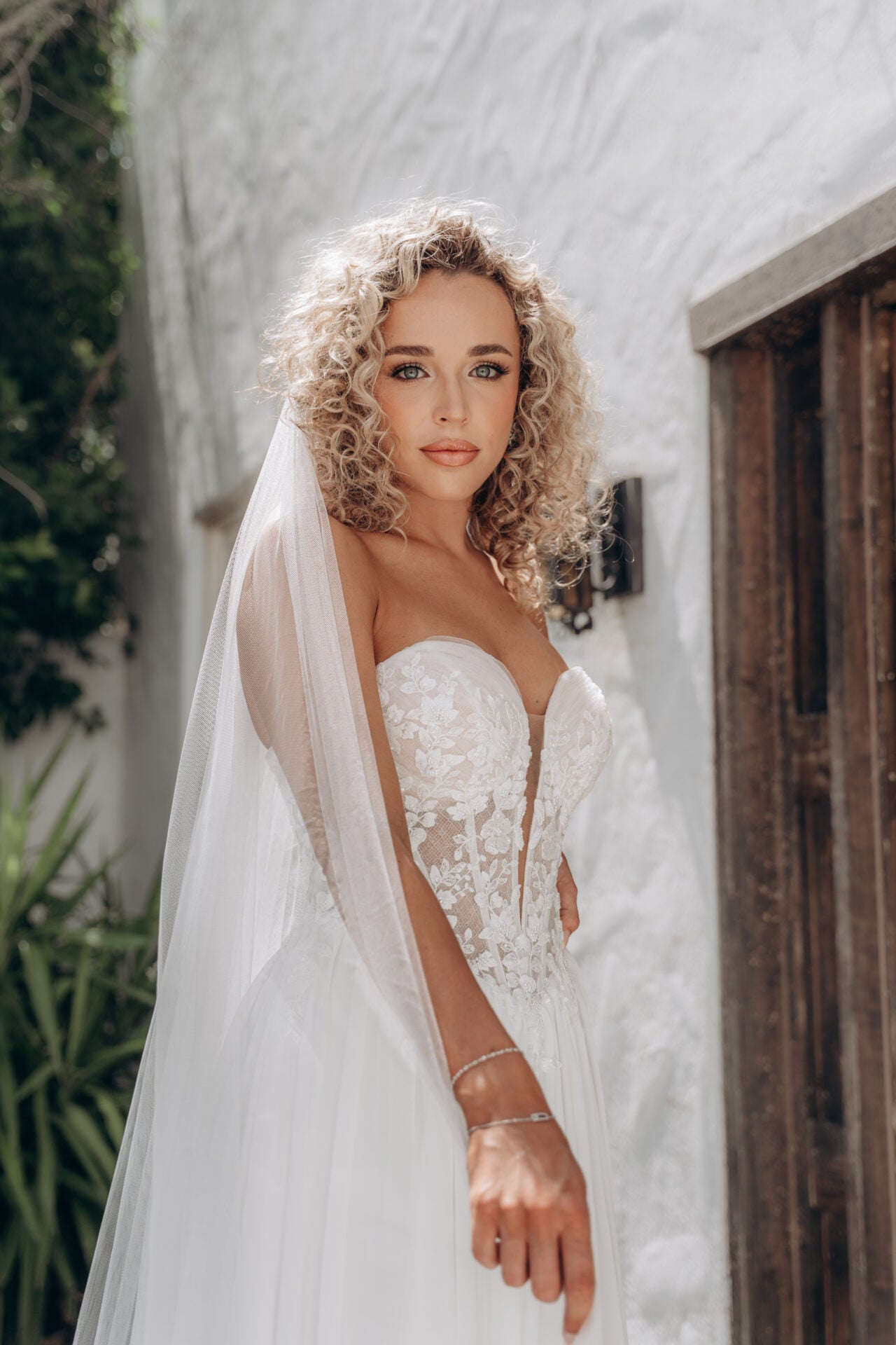Bride in a white ivory wedding dress with a veil. 