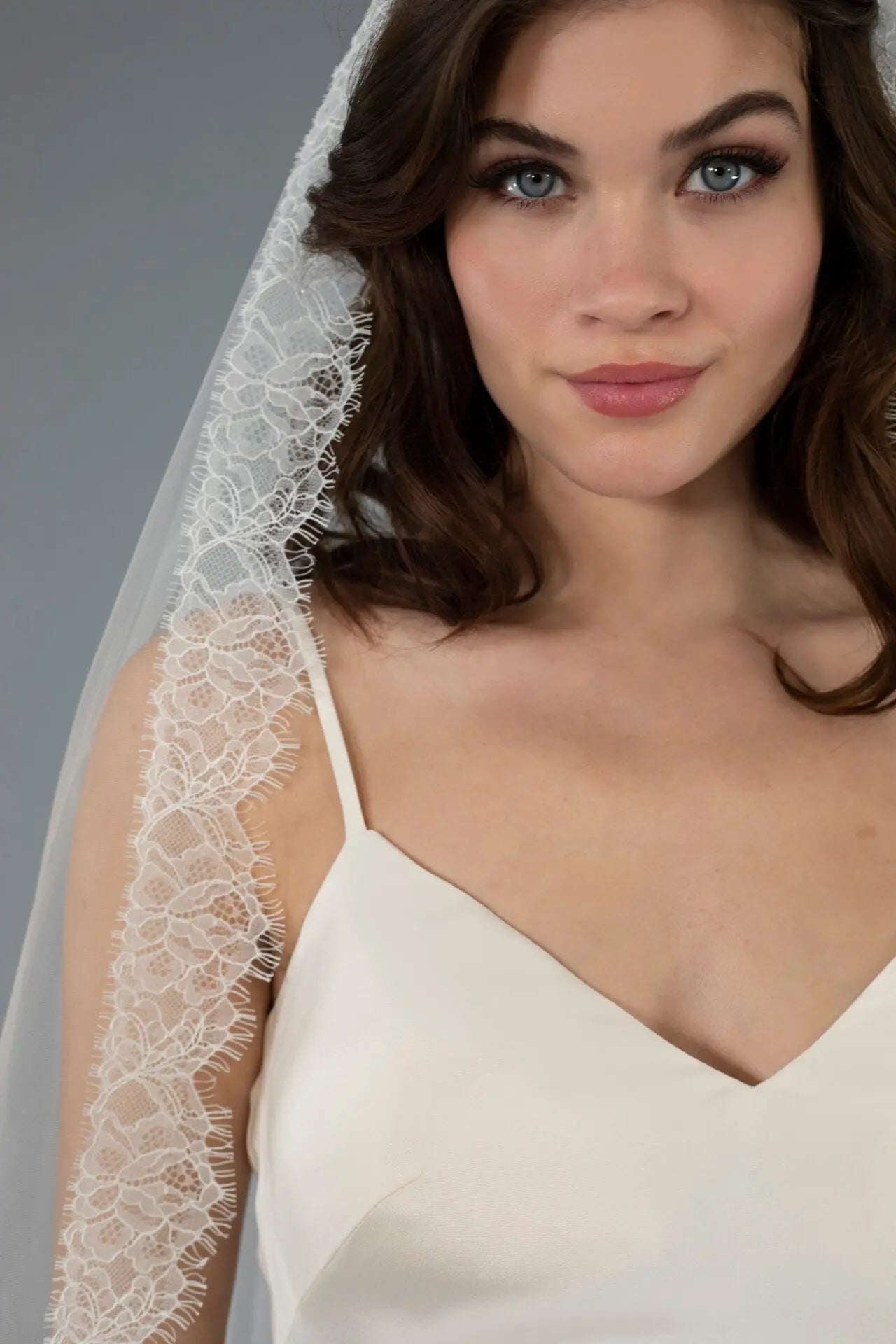 Chantilly Lace Edge Veil | AVL0111 bridal-brilliance