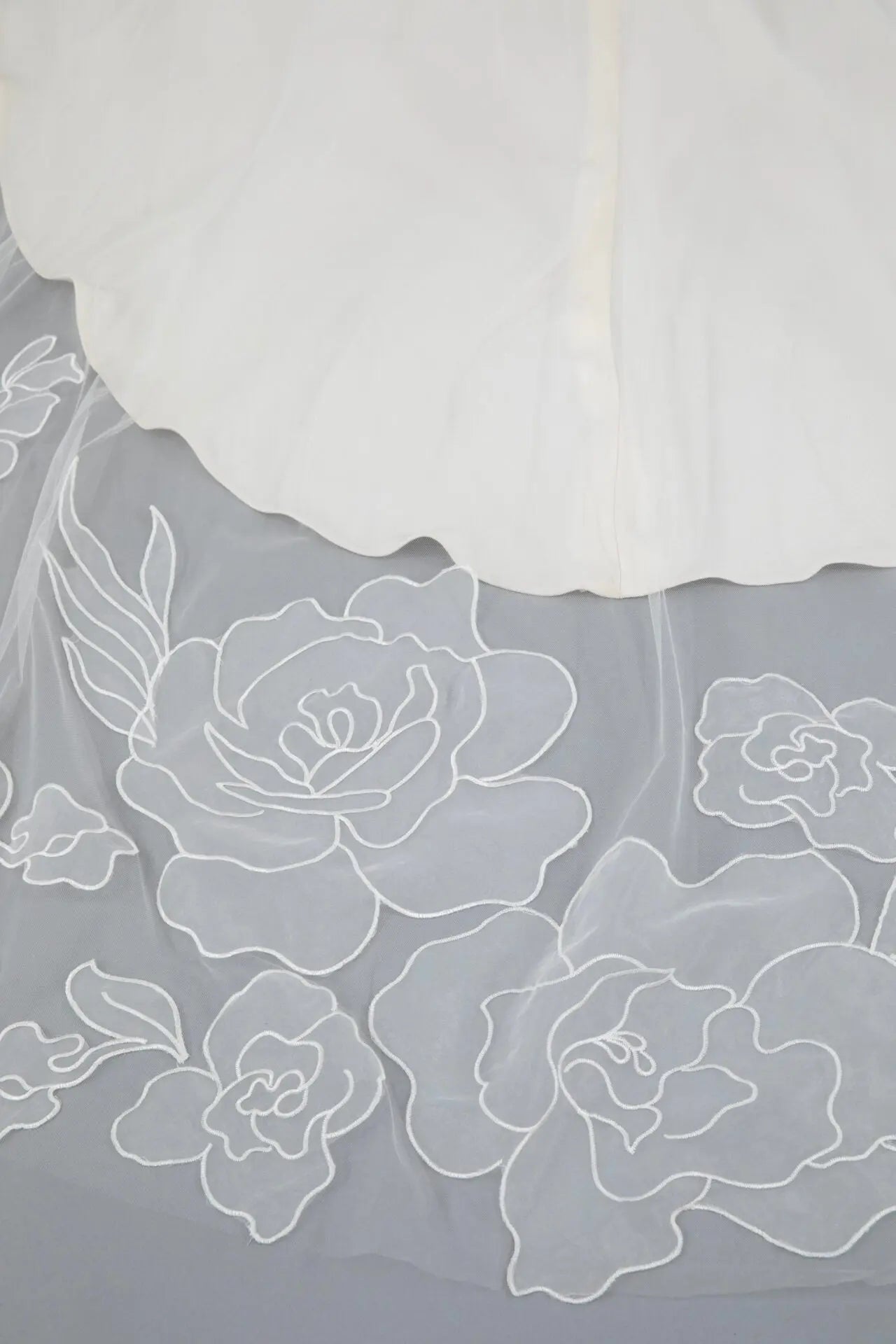 Embroidered Tulle Veil | AVL0165 bridal-brilliance