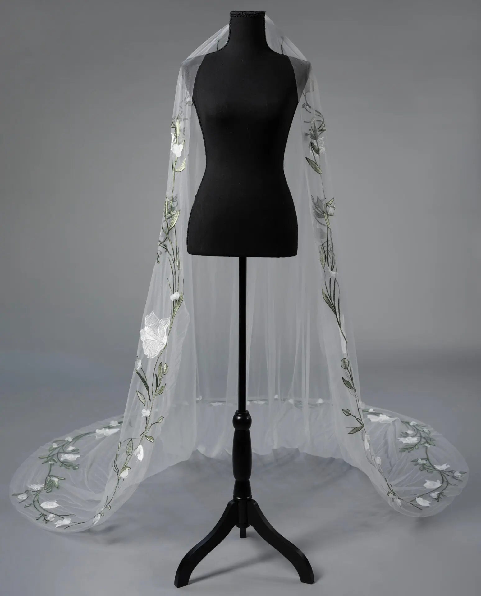 Embroidered Flower Veil | AVL0189 bridal-brilliance