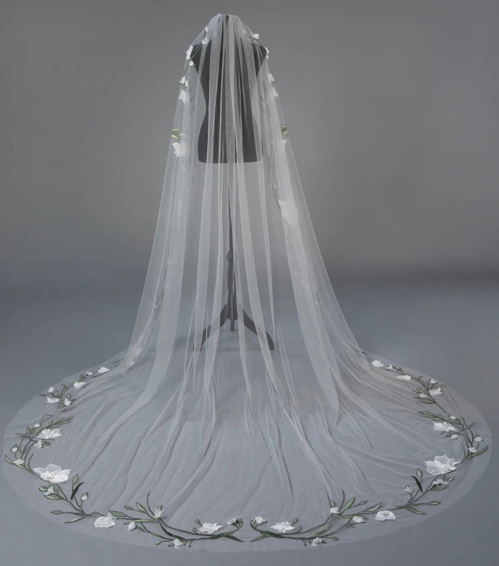 Embroidered Flower Veil | AVL0189 bridal-brilliance