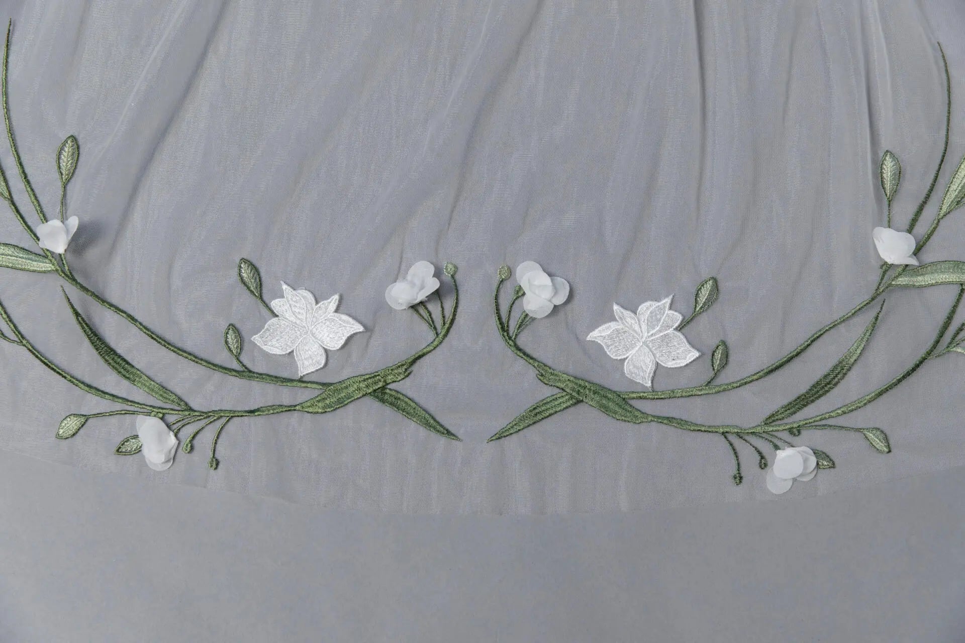 Embroidered Flower Veil | AVL0189 bridal-brilliance