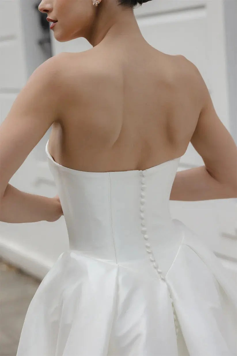 ANTIGONI | Jessica Couture Jessica Couture